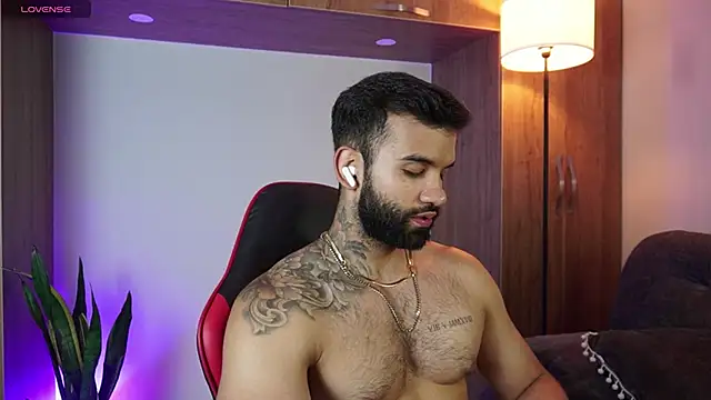 Snapshot of MarkHazze chatting on November 21, 2025, 10:53 pm MarkHazze online show from November 21, 2025, 10:53 pm