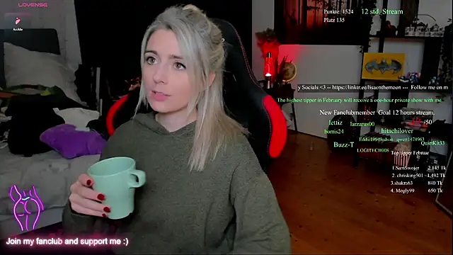 Lisaonthemoon online show from February 8, 2026, 8:50 pm