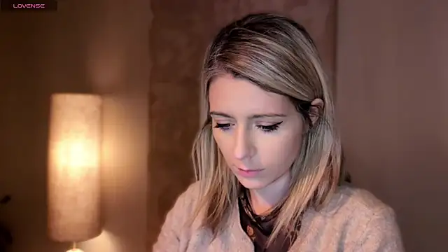 Lisaonthemoon online show from April 5, 2026, 9:32 pm