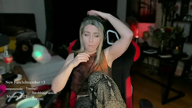 Lisaonthemoon online show from March 9, 2025, 7:26 pm