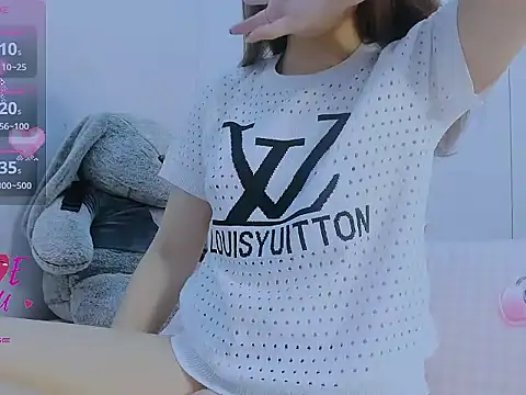 Linh diudang online show from April 12, 2026, 1:20 am