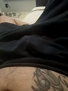 Snapshot of dredre1069 chatting on February 16, 2025, 4:31 am dredre1069 online show from February 16, 2025, 4:31 am