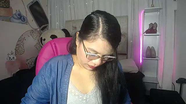 KEYRA-MILLER- online show from November 25, 2025, 2:01 am