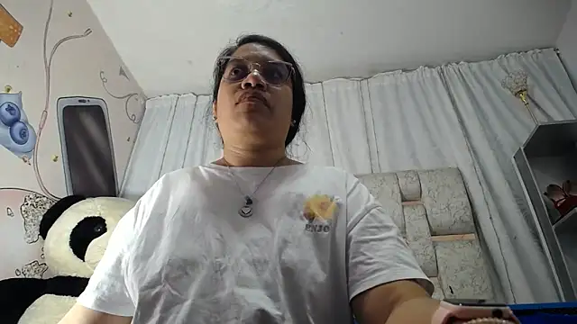 KEYRA-MILLER- online show from February 22, 2026, 2:14 am