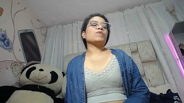 KEYRA-MILLER- online show from December 15, 2025, 2:39 am