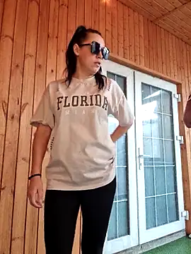 Snapshot of -Pupsiki- chatting on November 16, 2025, 7:02 am -Pupsiki- online show from November 16, 2025, 7:02 am