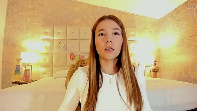 Lezy  online show from April 15, 2026, 7:40 pm