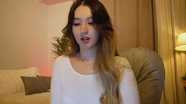 Sarasuo1 online show from September 18, 2025, 1:14 pm