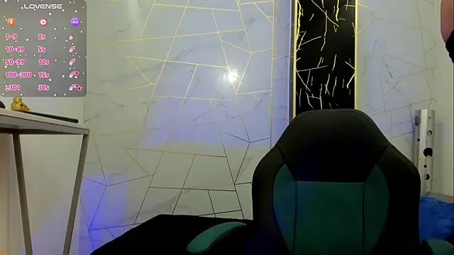 Snapshot of Cloeandtyfanny chatting on October 25, 2025, 9:08 am Cloeandtyfanny online show from October 25, 2025, 9:08 am