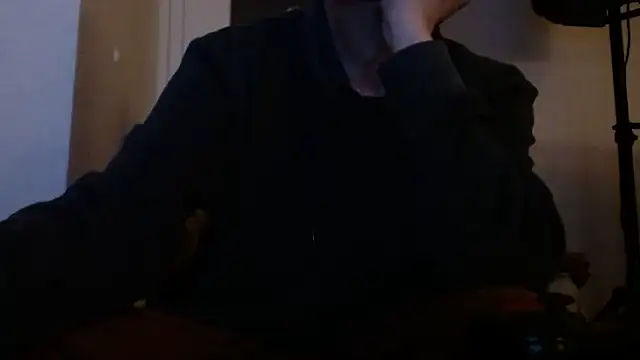 Snapshot of Cordt30 chatting on October 7, 2025, 9:27 pm Cordt30 online show from October 7, 2025, 9:27 pm