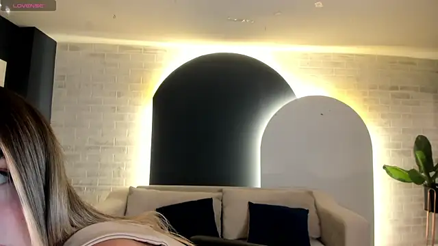 PaulinaSantos  online show from March 2, 2025, 5:20 pm