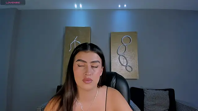Snapshot of PaulinaSantos_ chatting on May 11, 2026, 7:33 pm PaulinaSantos online show from May 11, 2026, 7:33 pm