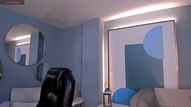 PaulinaSantos  online show from October 14, 2025, 7:58 pm