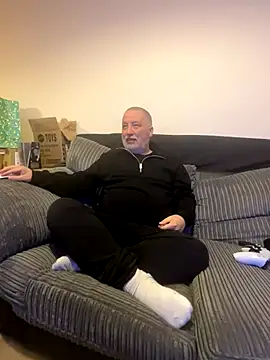 LondonTeffy online show from October 23, 2025, 8:40 pm