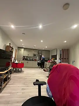 LondonTeffy online show from April 7, 2026, 9:05 pm