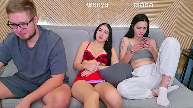 Snapshot of Ksenny chatting on September 30, 2025, 9:48 am Ksenny online show from September 30, 2025, 9:48 am