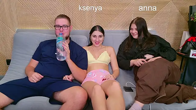 Snapshot of Ksenny chatting on October 24, 2025, 10:25 am Ksenny online show from October 24, 2025, 10:25 am