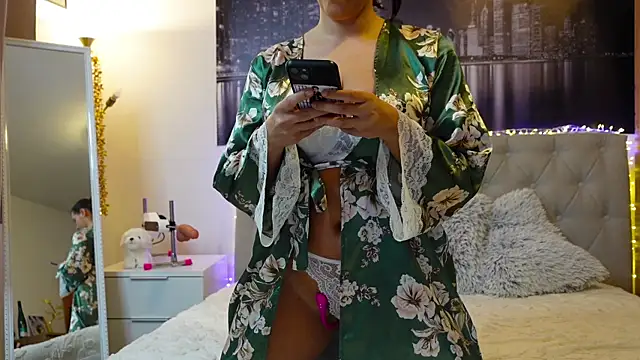 Lora Chanel online show from May 15, 2026, 5:44 pm