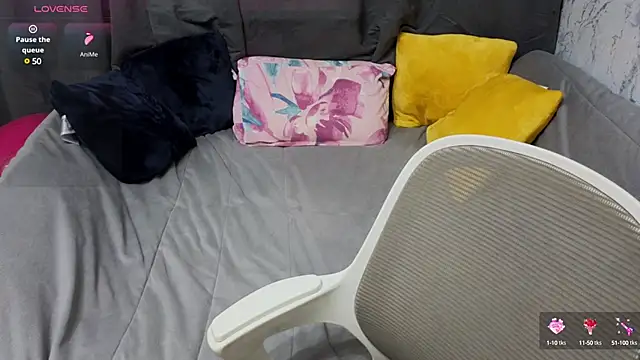 Nicole Vvinson online show from March 5, 2025, 8:21 am