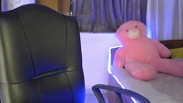 Snapshot of Black_cat_cutie chatting on October 9, 2025, 5:19 am Black cat cutie online show from October 9, 2025, 5:19 am