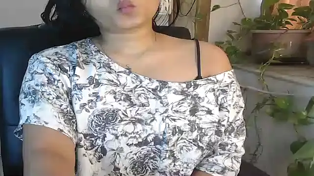 Snapshot of Black_cat_cutie chatting on August 6, 2026, 7:36 am Black cat cutie online show from August 6, 2026, 7:36 am