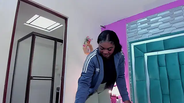 LORENSCOLLINS online show from November 8, 2025, 12:52 pm