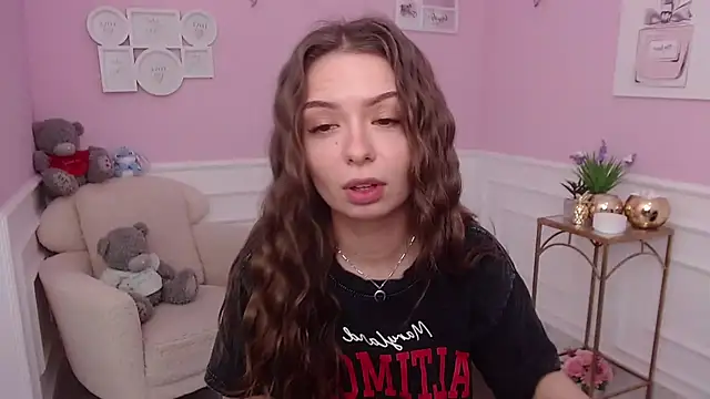 LucySkilar online show from November 30, 2025, 6:14 am