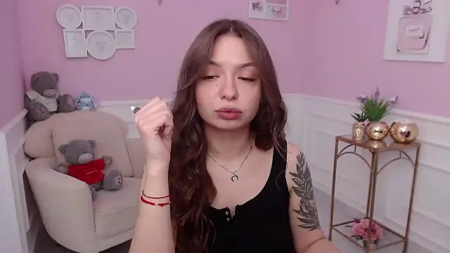 LucySkilar online show from October 20, 2025, 4:36 am