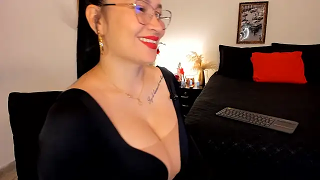 Snapshot of leslie_k chatting on March 15, 2025, 11:28 pm leslie k online show from March 15, 2025, 11:28 pm