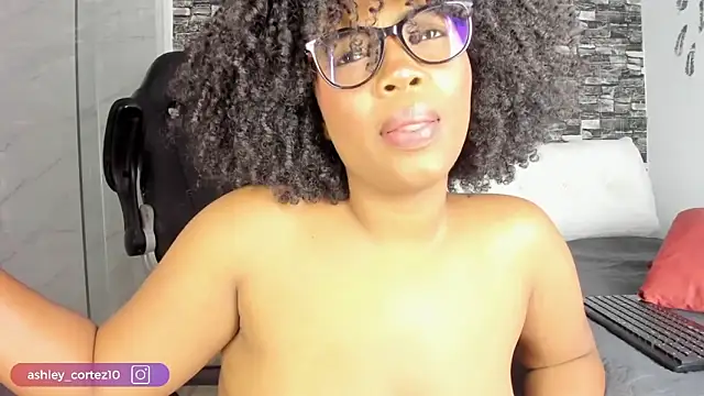 Snapshot of ashley_crotez chatting on December 21, 2025, 2:13 am ashley crotez online show from December 21, 2025, 2:13 am