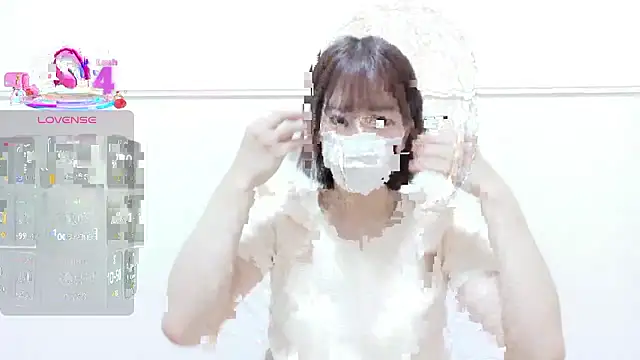 Snapshot of QoMeioQ chatting on May 18, 2026, 12:11 am QoMeioQ online show from May 18, 2026, 12:11 am
