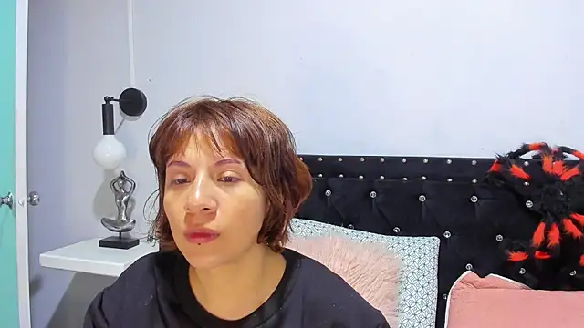 Snapshot of hey_noraly chatting on October 15, 2025, 4:22 am hey noraly online show from October 15, 2025, 4:22 am