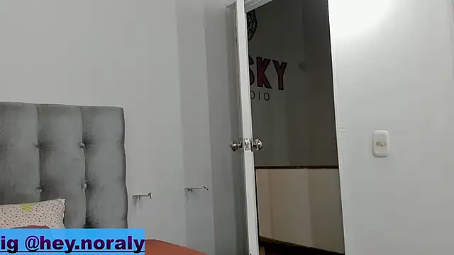 Snapshot of hey_noraly chatting on March 7, 2025, 7:19 am hey noraly online show from March 7, 2025, 7:19 am