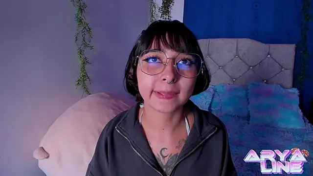 Snapshot of arysUwU chatting on March 8, 2025, 6:54 am arysUwU online show from March 8, 2025, 6:54 am