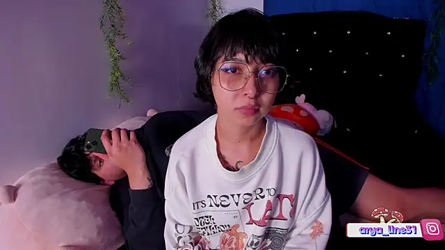 Snapshot of arysUwU chatting on February 18, 2025, 4:04 am arysUwU online show from February 18, 2025, 4:04 am