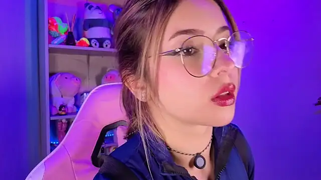 Snapshot of EmilyMiller_ chatting on May 8, 2026, 3:05 pm EmilyMiller online show from May 8, 2026, 3:05 pm