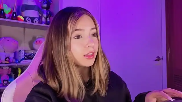 Snapshot of EmilyMiller_ chatting on February 24, 2026, 2:40 pm EmilyMiller online show from February 24, 2026, 2:40 pm