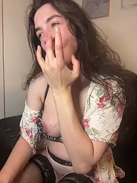 GillKelly online show from October 16, 2025, 5:38 am