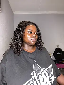 Snapshot of Honeycoco0211 chatting on November 27, 2025, 8:31 pm Honeycoco0211 online show from November 27, 2025, 8:31 pm