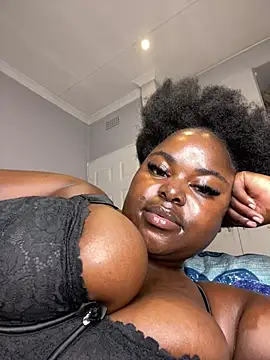 Snapshot of Honeycoco0211 chatting on January 14, 2026, 12:14 am Honeycoco0211 online show from January 14, 2026, 12:14 am