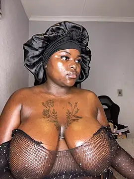 Snapshot of Honeycoco0211 chatting on November 17, 2025, 1:31 am Honeycoco0211 online show from November 17, 2025, 1:31 am