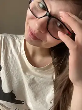 Snapshot of EvaRoss_ chatting on November 8, 2025, 8:18 am EvaRoss online show from November 8, 2025, 8:18 am