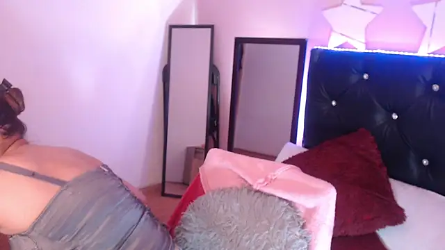 Snapshot of camila_delarosa chatting on October 23, 2025, 4:38 pm camila delarosa online show from October 23, 2025, 4:38 pm