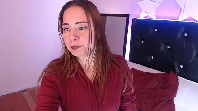 Snapshot of camila_delarosa chatting on October 28, 2025, 6:29 pm camila delarosa online show from October 28, 2025, 6:29 pm