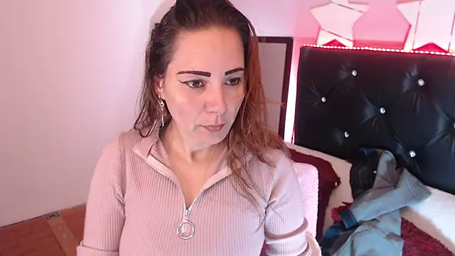 Snapshot of camila_delarosa chatting on November 4, 2025, 6:11 pm camila delarosa online show from November 4, 2025, 6:11 pm