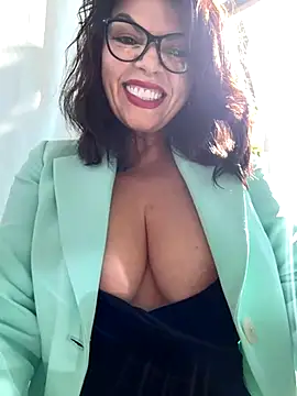 Snapshot of CarlaConnor80 chatting on October 28, 2025, 10:47 am CarlaConnor80 online show from October 28, 2025, 10:47 am