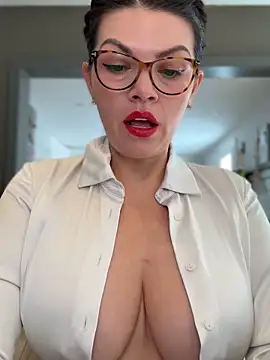 Snapshot of CarlaConnor80 chatting on December 1, 2025, 11:44 am CarlaConnor80 online show from December 1, 2025, 11:44 am