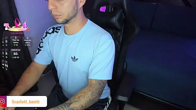 ScarlettAndClark online show from April 9, 2026, 4:47 am