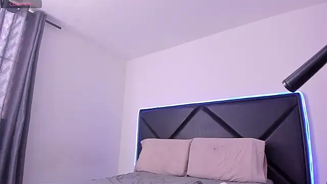 Snapshot of ScarlettAndClark chatting on October 31, 2025, 3:52 pm ScarlettAndClark online show from October 31, 2025, 3:52 pm