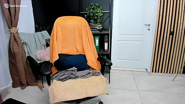 Snapshot of fireflowers_ chatting on January 14, 2026, 9:40 pm fireflowers online show from January 14, 2026, 9:40 pm